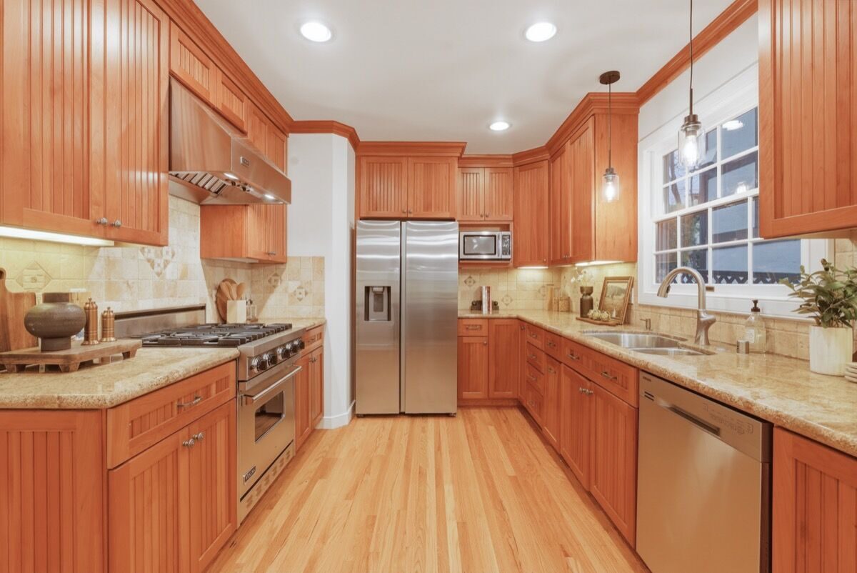 1408 Alvarado Ave kitchen with Viking range, Burlingame